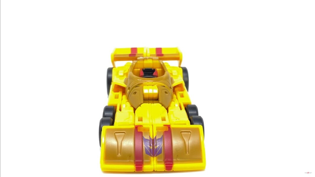 Transformers Legacy Dragstrip In Hand Image  (30 of 42)